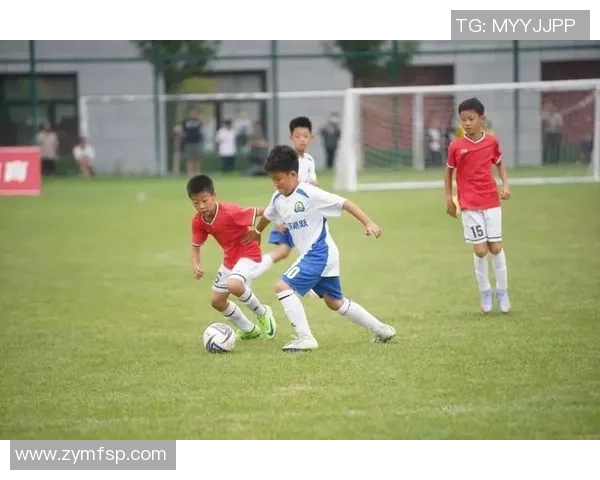 上海足球队在奥运会上的默契配合展现了团队精神与竞技水平的完美结合